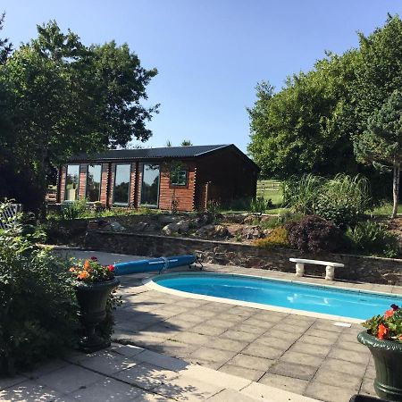 Tudor Lodge With Pool & Bbq Cabin ลิสคาร์ด ภายนอก รูปภาพ