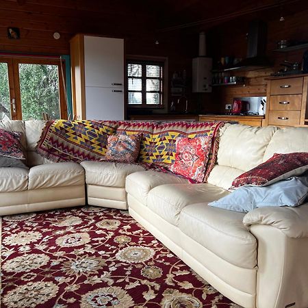 Tudor Lodge With Pool & Bbq Cabin ลิสคาร์ด ภายนอก รูปภาพ