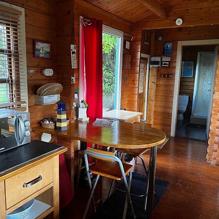 Tudor Lodge With Pool & Bbq Cabin ลิสคาร์ด ภายนอก รูปภาพ