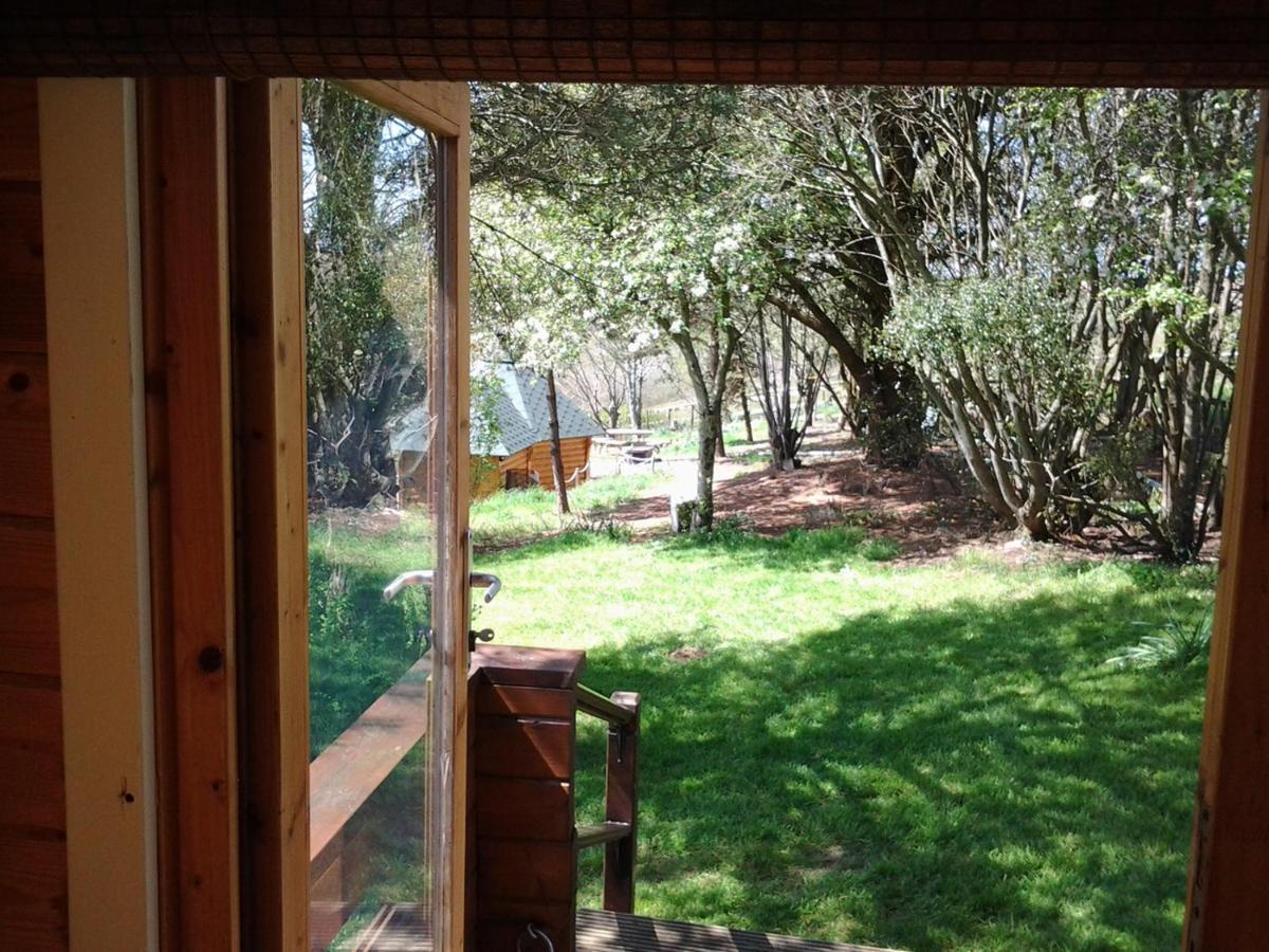Tudor Lodge With Pool & Bbq Cabin ลิสคาร์ด ภายนอก รูปภาพ