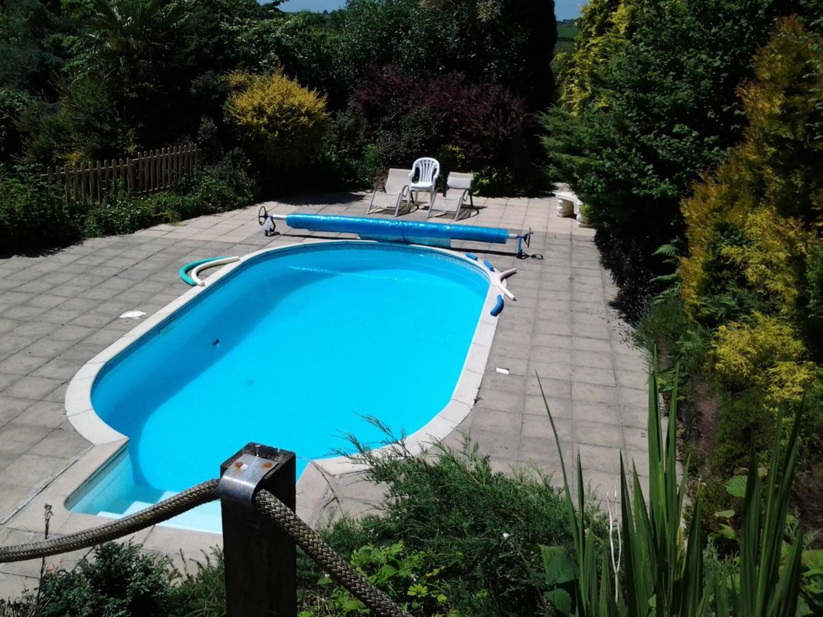 Tudor Lodge With Pool & Bbq Cabin ลิสคาร์ด ภายนอก รูปภาพ
