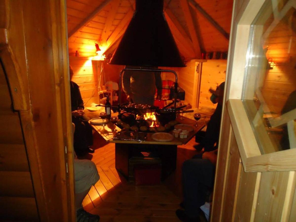 Tudor Lodge With Pool & Bbq Cabin ลิสคาร์ด ภายนอก รูปภาพ