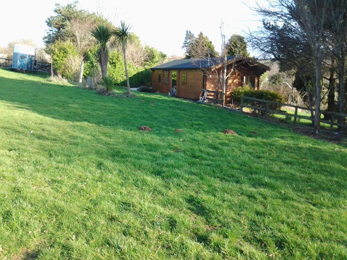 Tudor Lodge With Pool & Bbq Cabin ลิสคาร์ด ภายนอก รูปภาพ