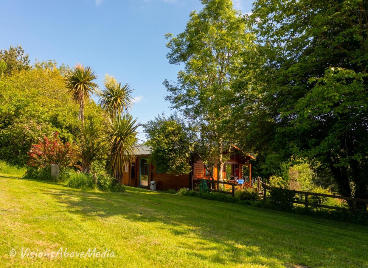 Tudor Lodge With Pool & Bbq Cabin ลิสคาร์ด ภายนอก รูปภาพ