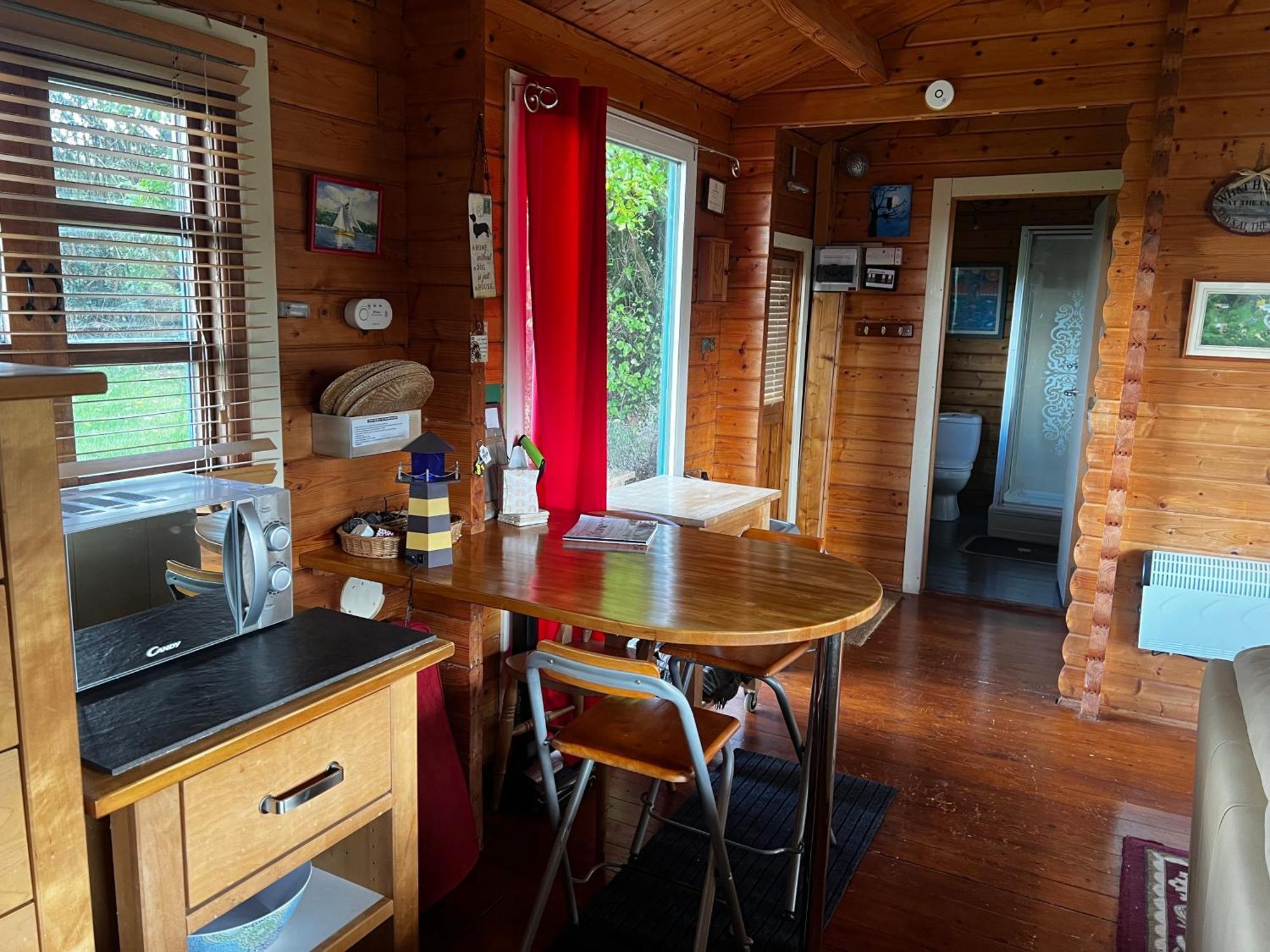 Tudor Lodge With Pool & Bbq Cabin ลิสคาร์ด ภายนอก รูปภาพ