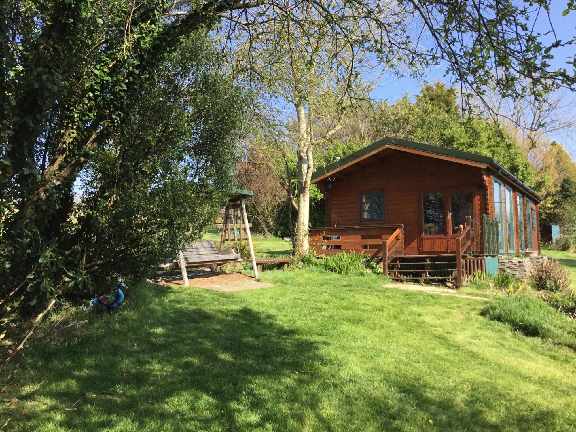 Tudor Lodge With Pool & Bbq Cabin ลิสคาร์ด ภายนอก รูปภาพ